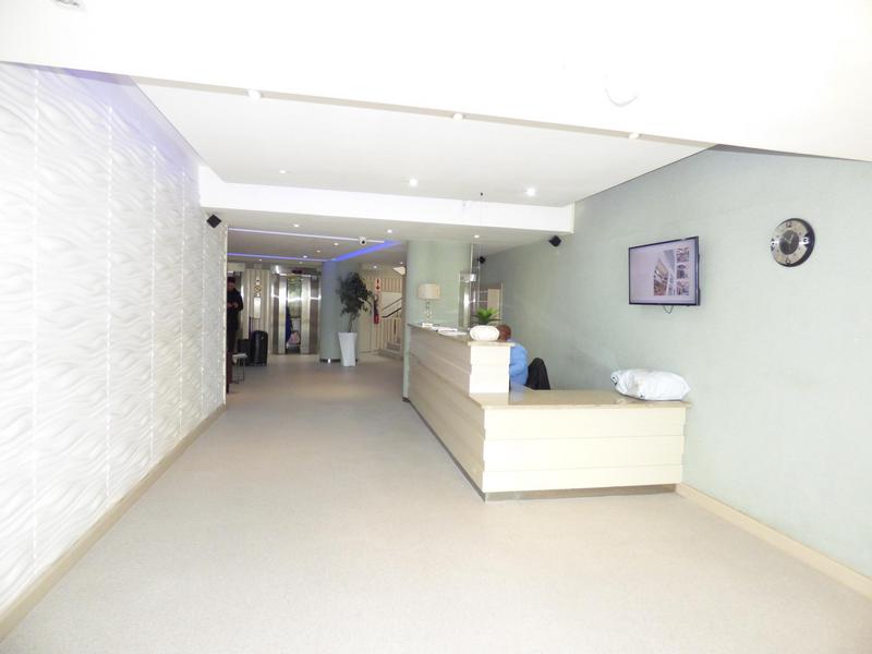 To Let 1 Bedroom Property for Rent in Sea Point Western Cape